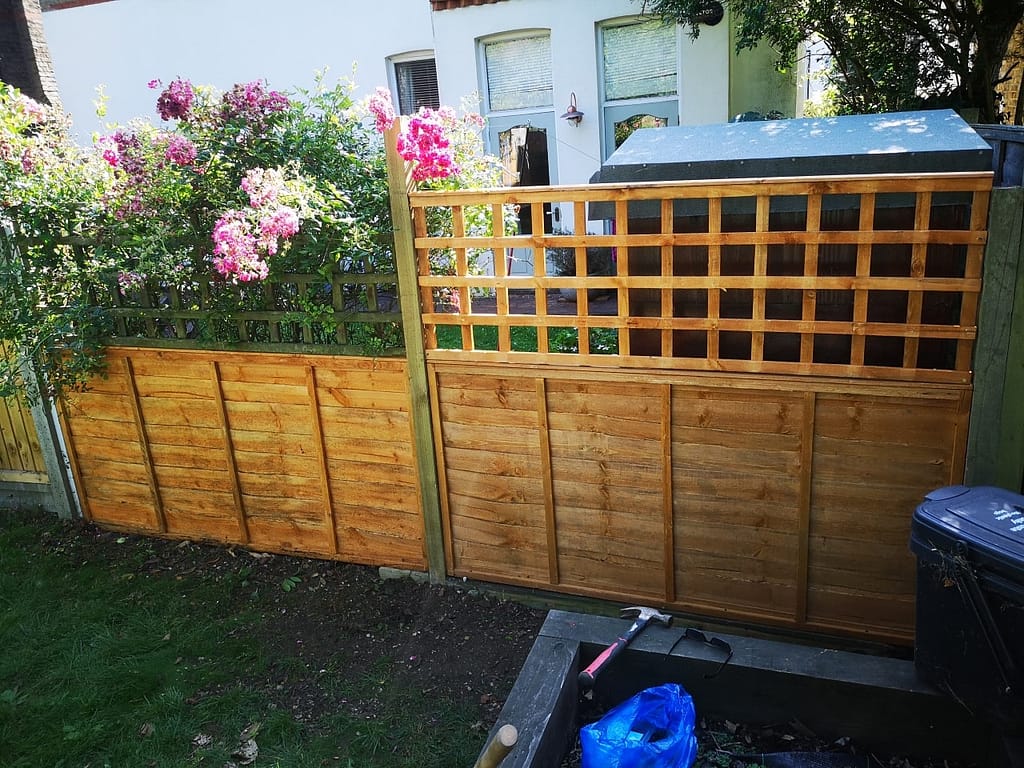 fence repair in Crystal Palace