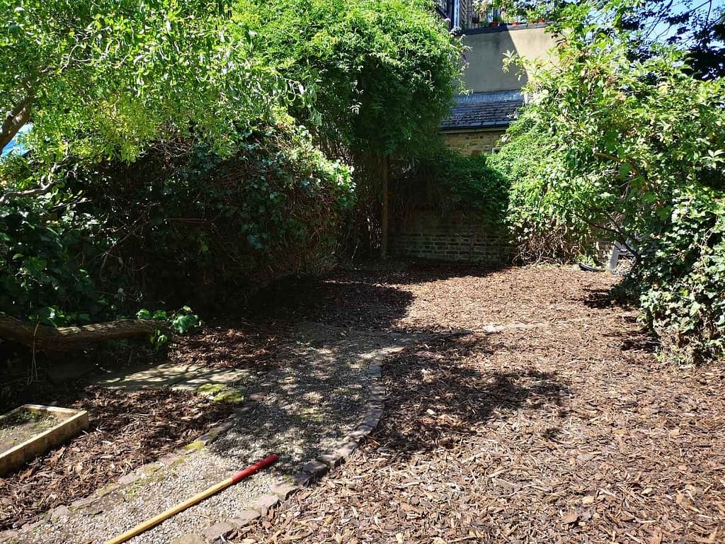mulch installation Tooting